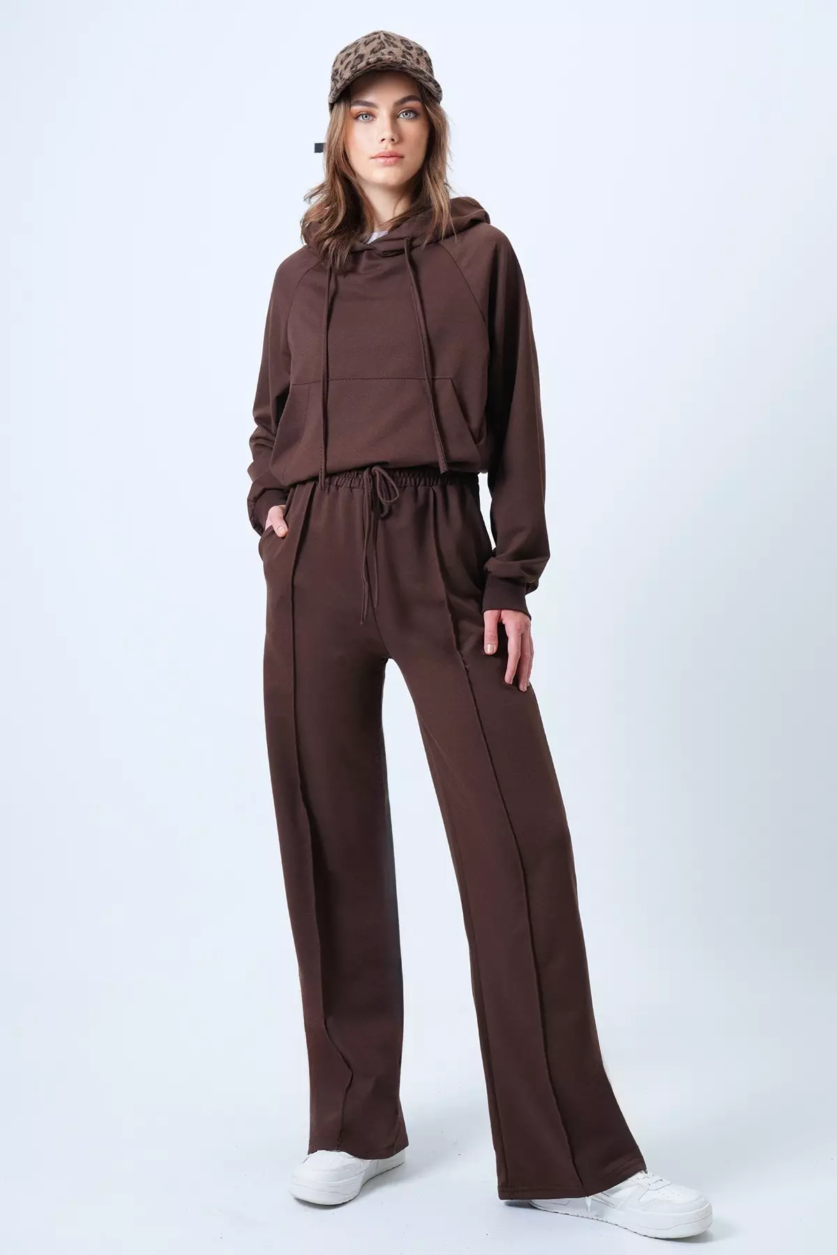 Brown Kangaroo Pocket Crop Sweatshirt And Comfortable Cut Trousers Set Alc-X14609