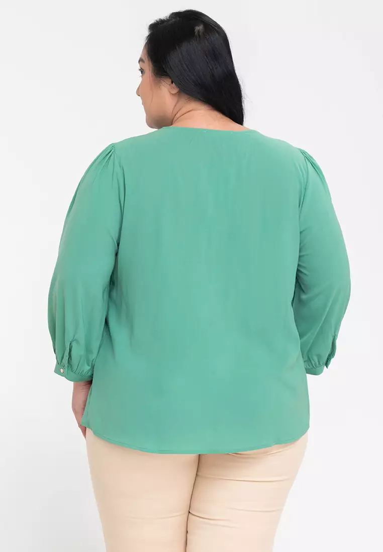 Cezanne Top With Neck Accent