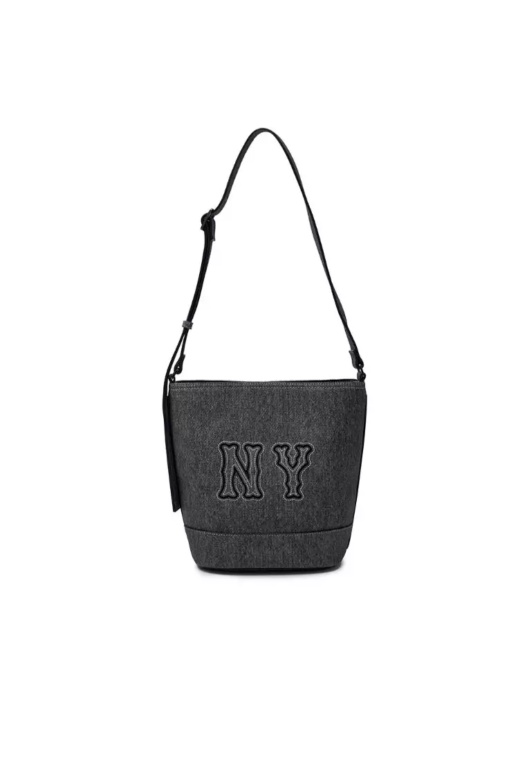 バッグ MLB KOREA Basic Mega Logo Denim CargoBag MLB KOREA Basic Mega Logo Denim CargoBag