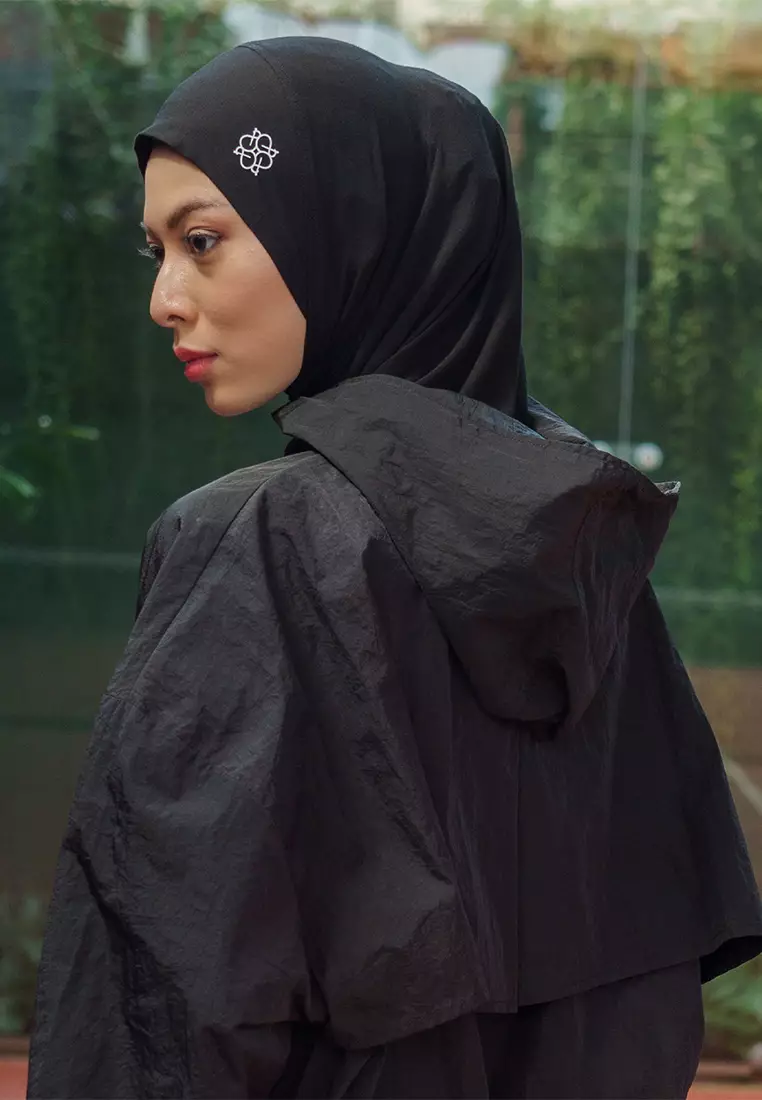 Jenna and Kaia - Leeza Sport Hijab Black - Kerudung Olahraga Instan