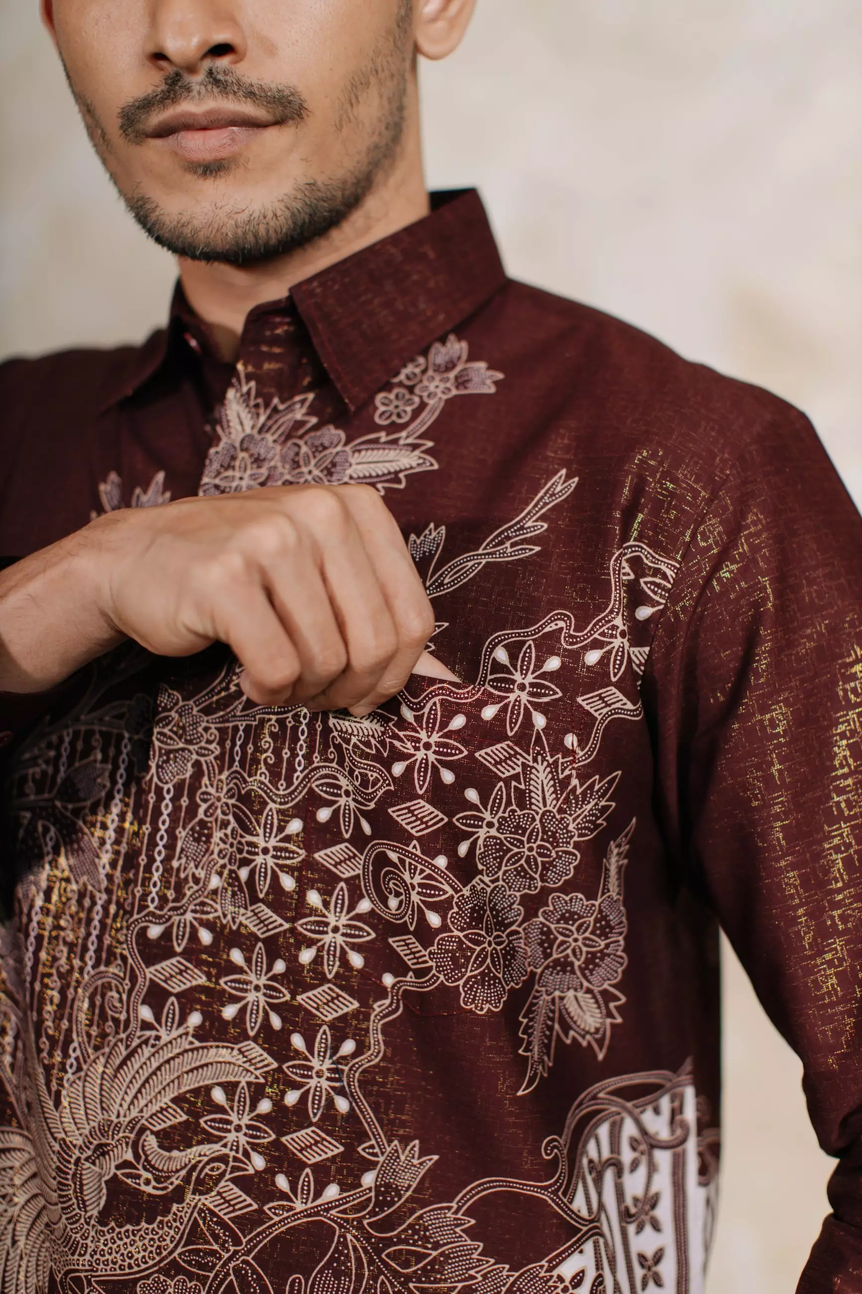 Amarta Maroon Kemeja Pria  Panjang Regular Fit Furing Foil
