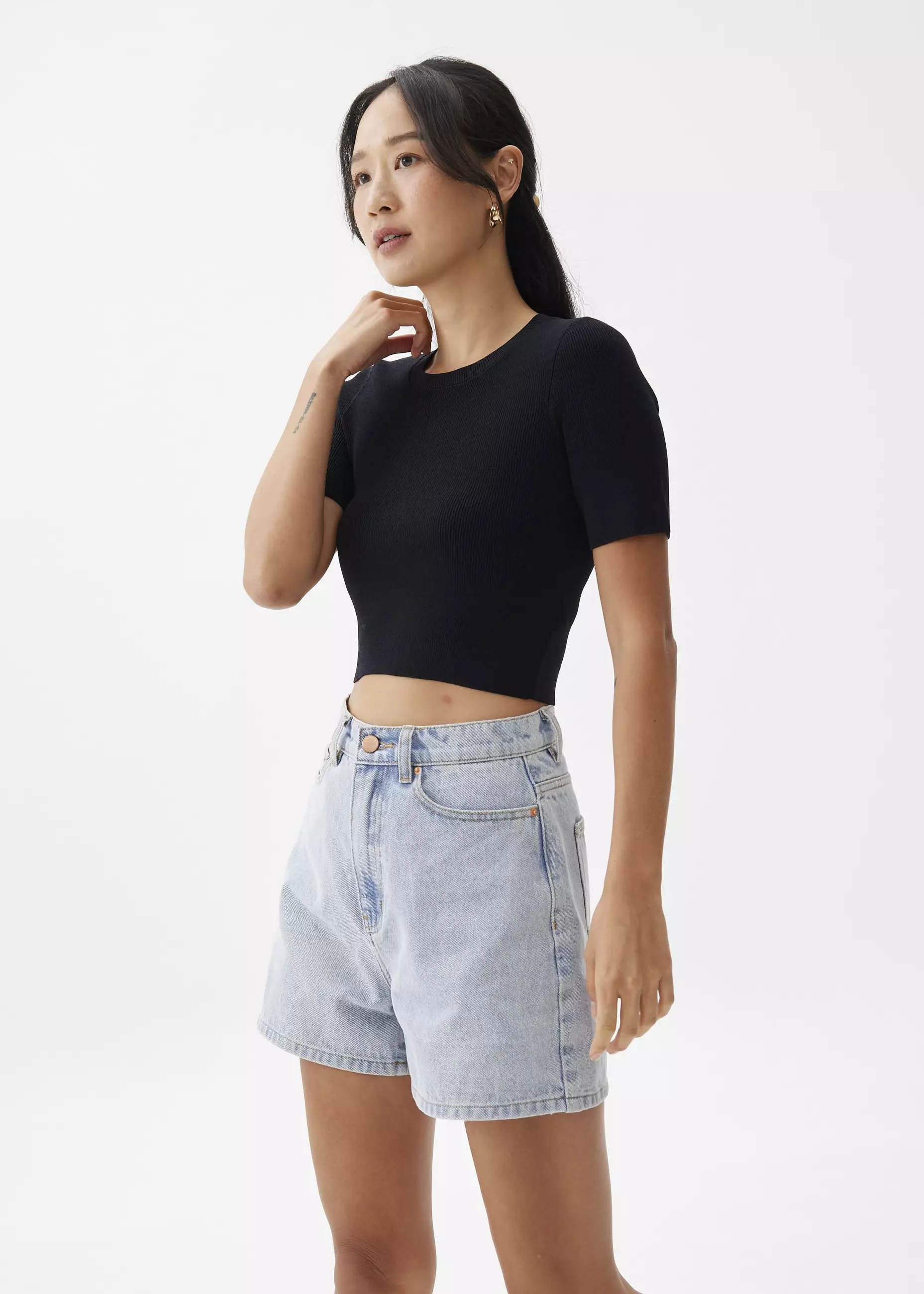 Celana Pendek Wanita - Yuki Classic Denim Shorts