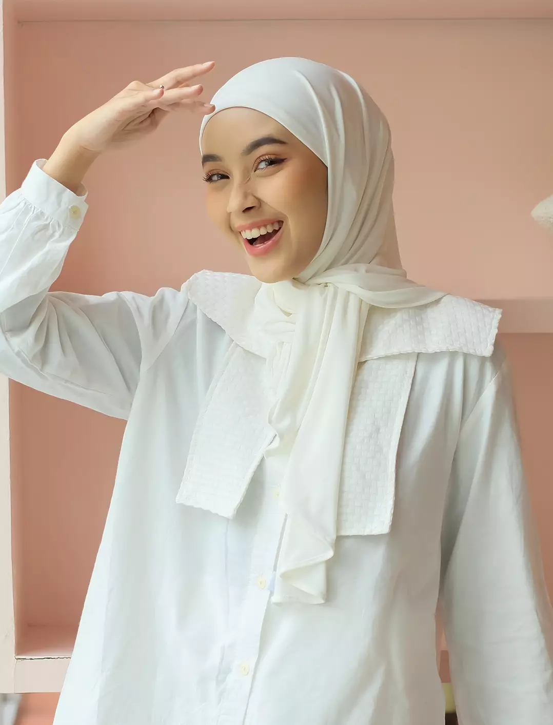 Reena Instan Broken White