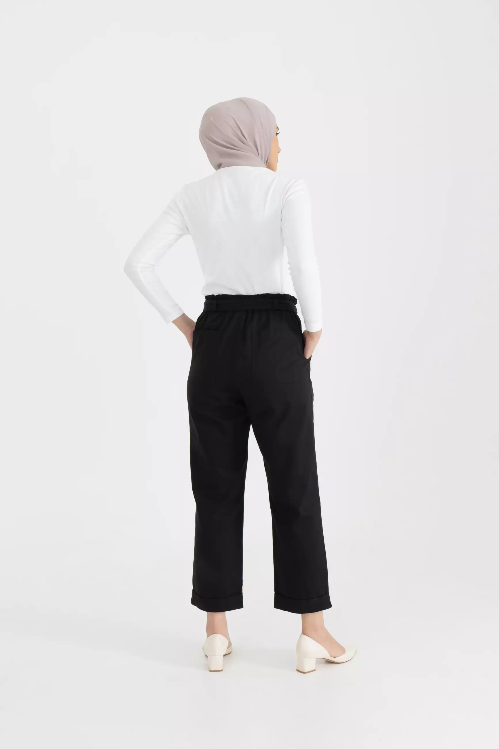 Celana Midi Wanita Zanna Black