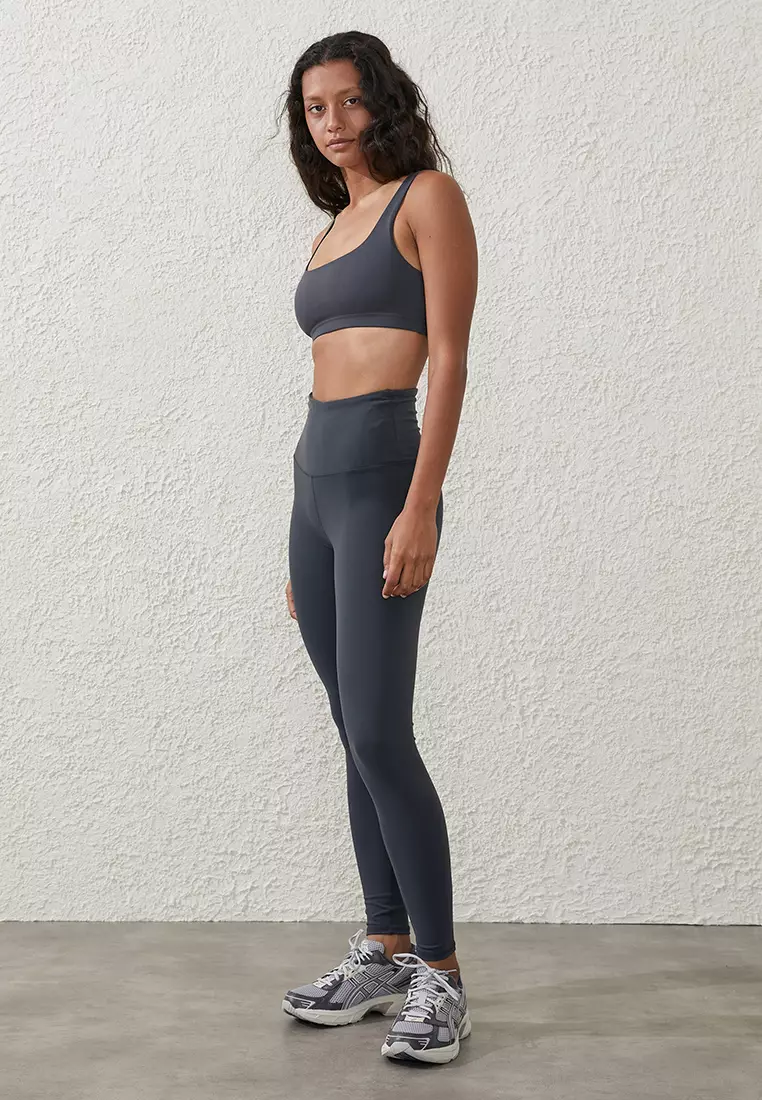 【新品未使用】オン On Active TightsレディースSサイズ on ACTIVE 映える TIGHTS レディース S ネイビー