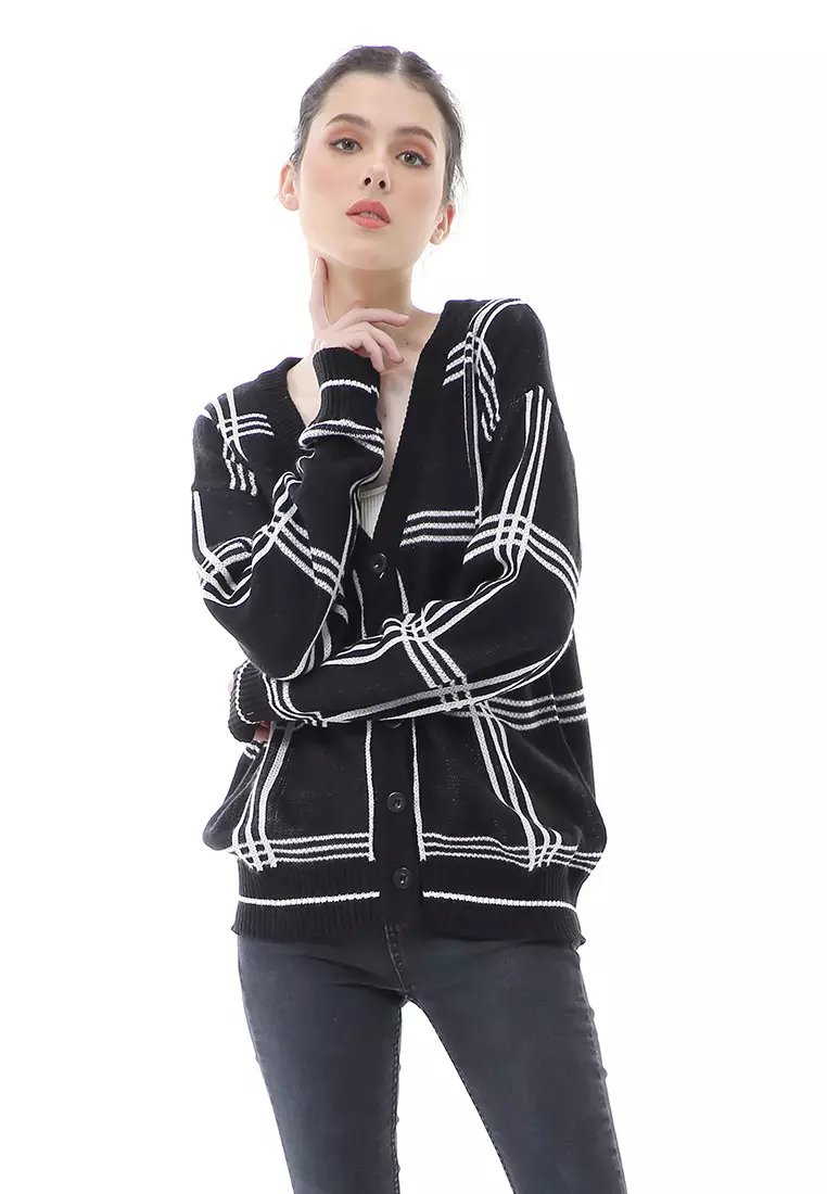 Eshika Cardigan Rajut Oversize Motif Kancing Tebal High Quality - Hitam