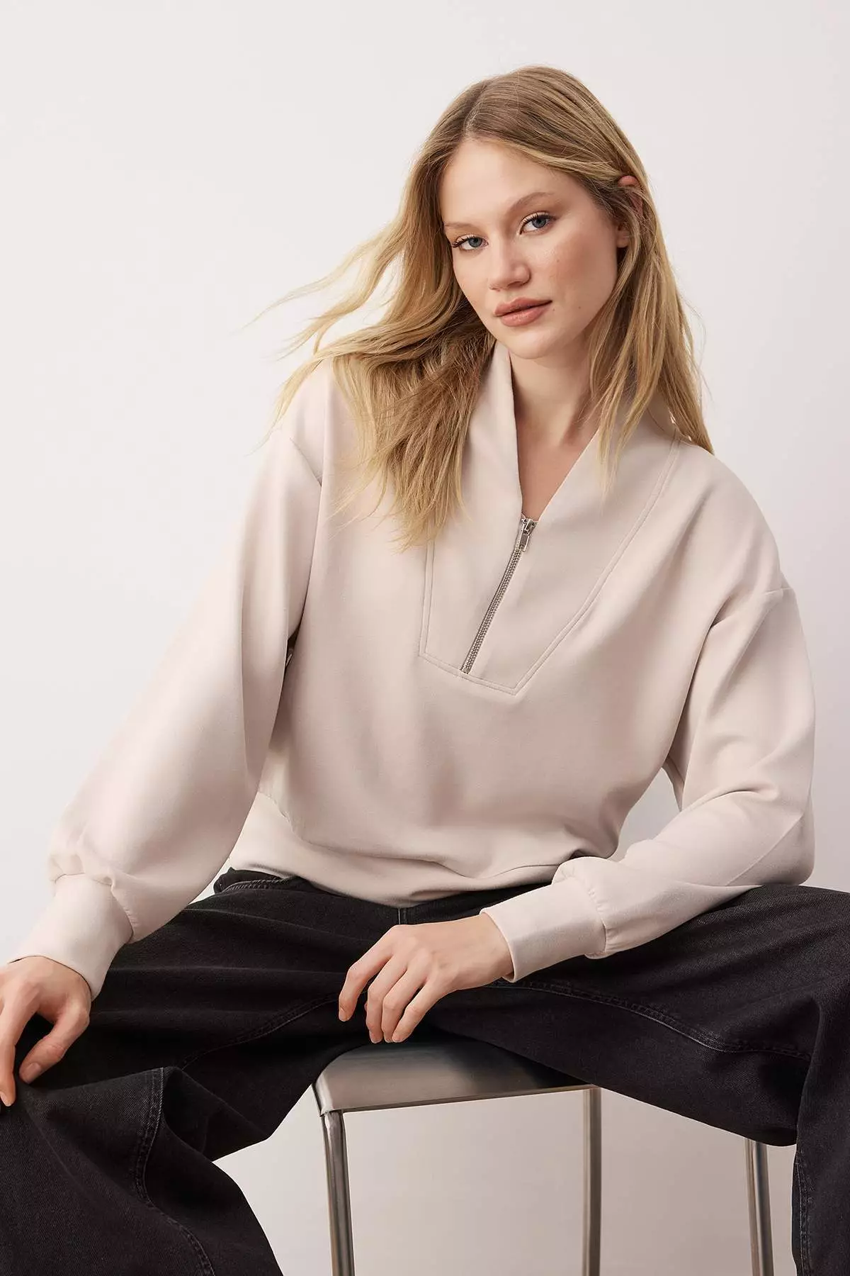 Stone Zippered Stand Collar Relaxed Knitted Sweatshirt