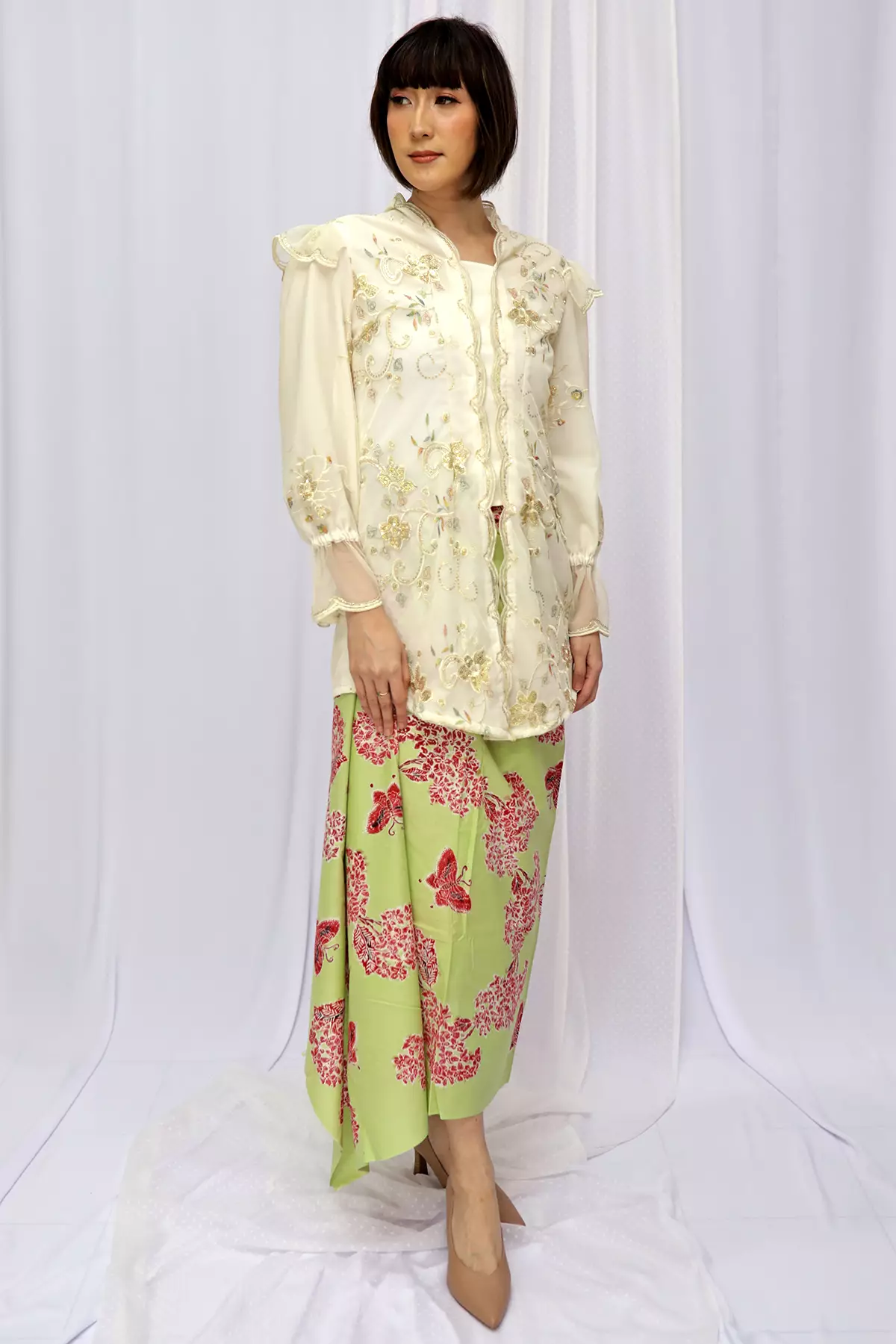 Arawinda Pualam Raya Brokat Putih Kebaya