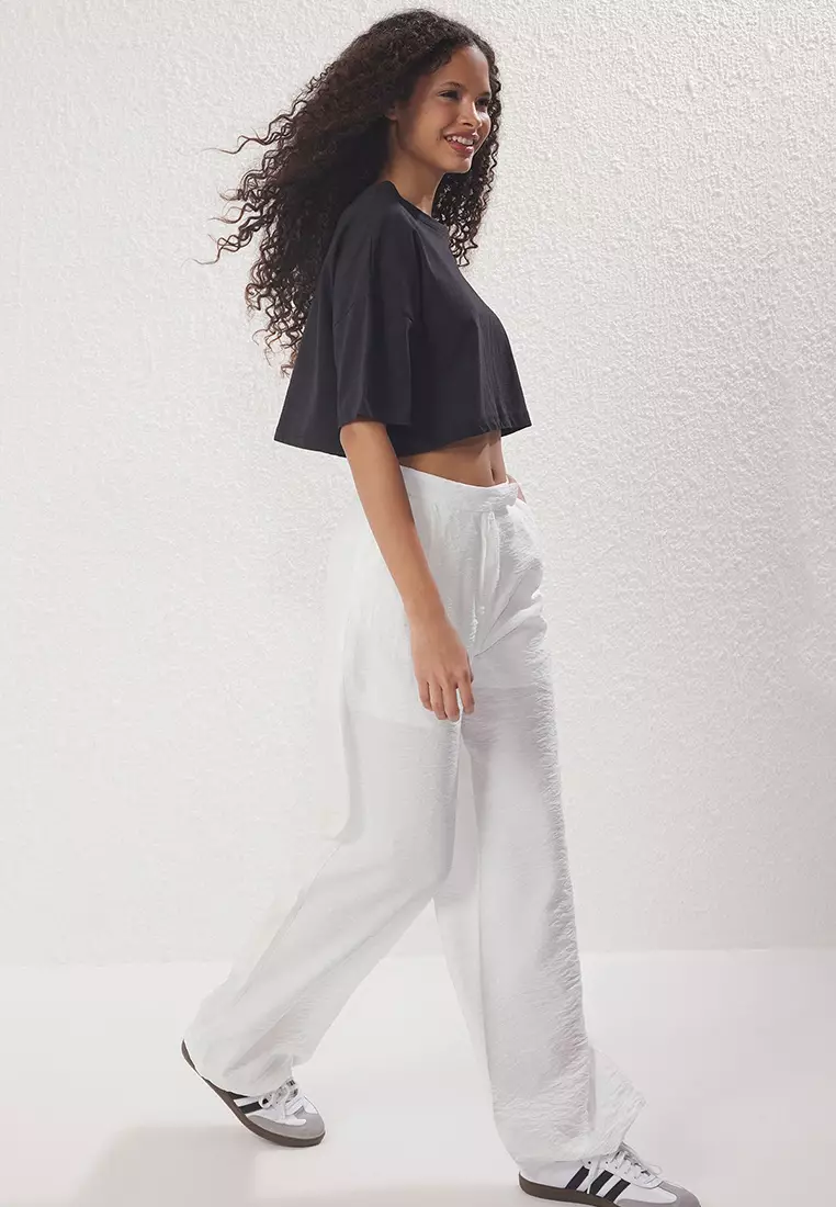 White Textured Wide Leg/Wide Leg Thin Fabric Lined Trousers TWOSS25PL00113