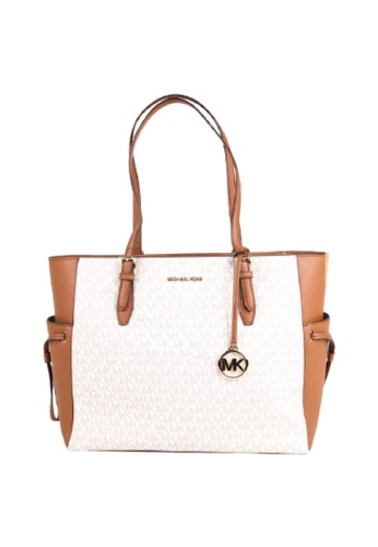 Michael Kors white Michael Kors Large Signature Gilly 35S1G2GT7B Drawstring Tote Bag In Vanilla F37A9AC3604F8AGS_1