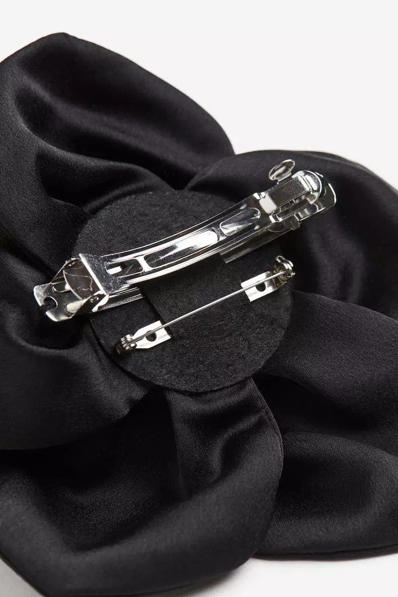 Flower-shaped hair clip