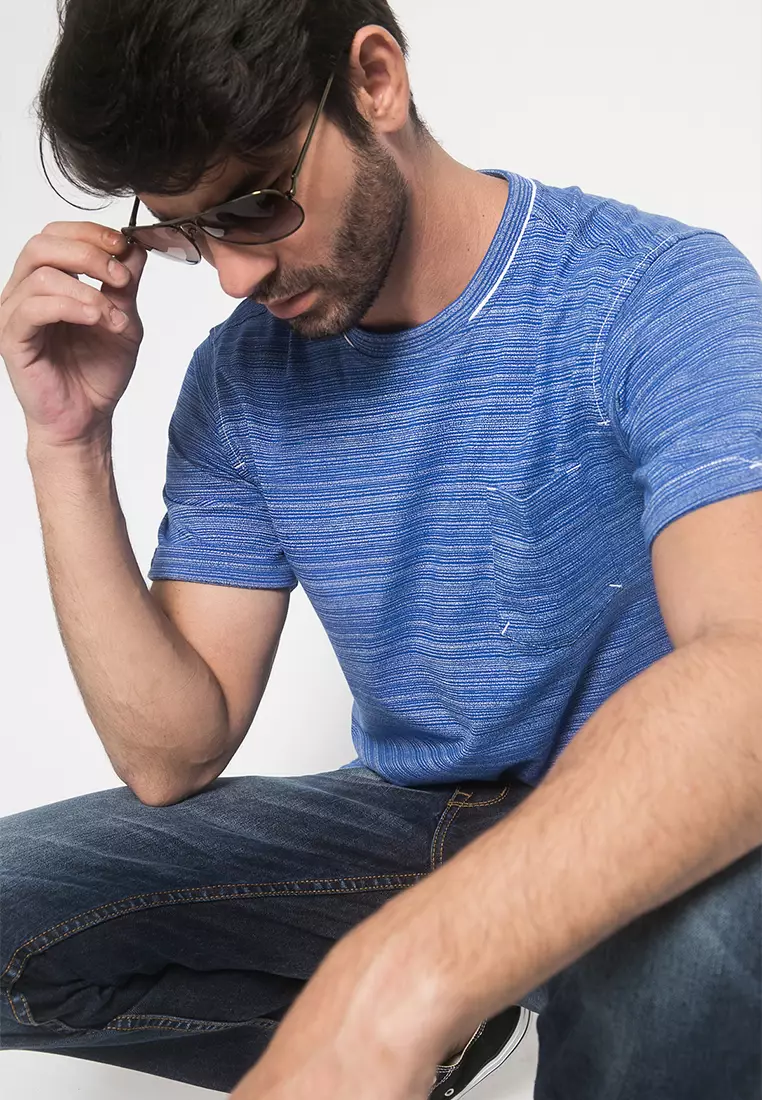 Johnwin - Slim Fit - Kaos Casual - Warna Biru - Motif Garis Halus Tipis