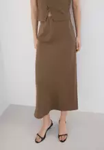 啡色