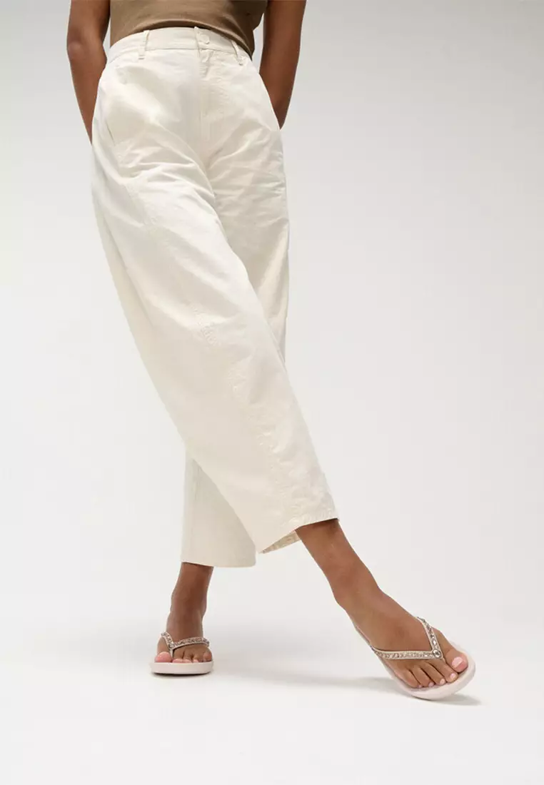 Iqushion Multi-crystal Ergonomic Flip-flops