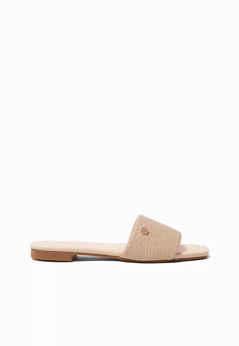Discount on CLN  shoes - SKU: Shelly Slides