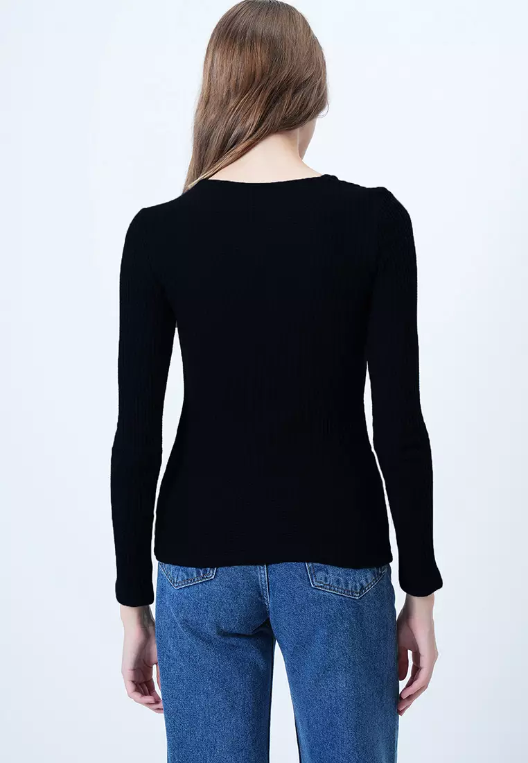 Accessory Detailed Asymmetrical Gathered Blouse