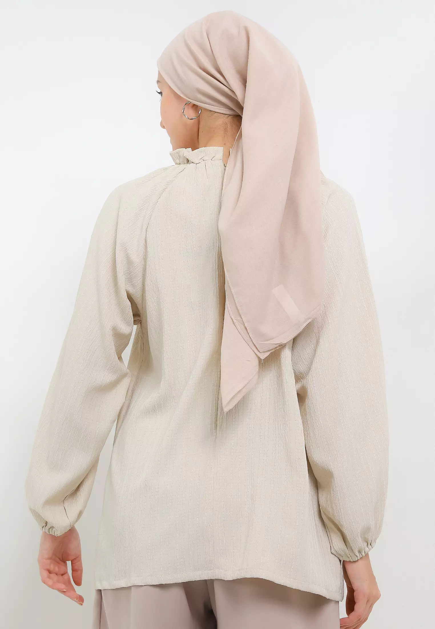 MFMW Achera Atasan Blouse Cream