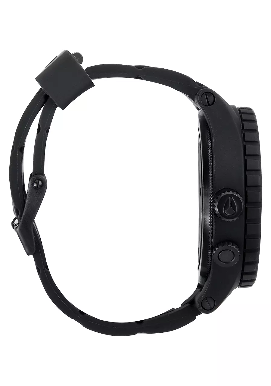 NIXON 51-30 MATTE BLACK/GOLD