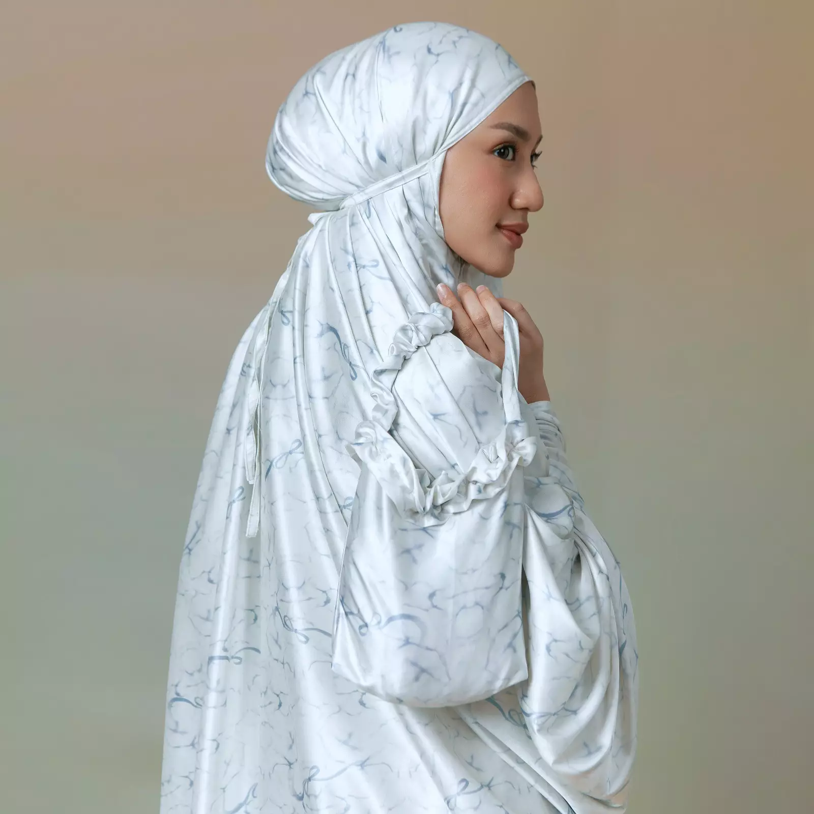 Mida Prayer Set Snow Blue
