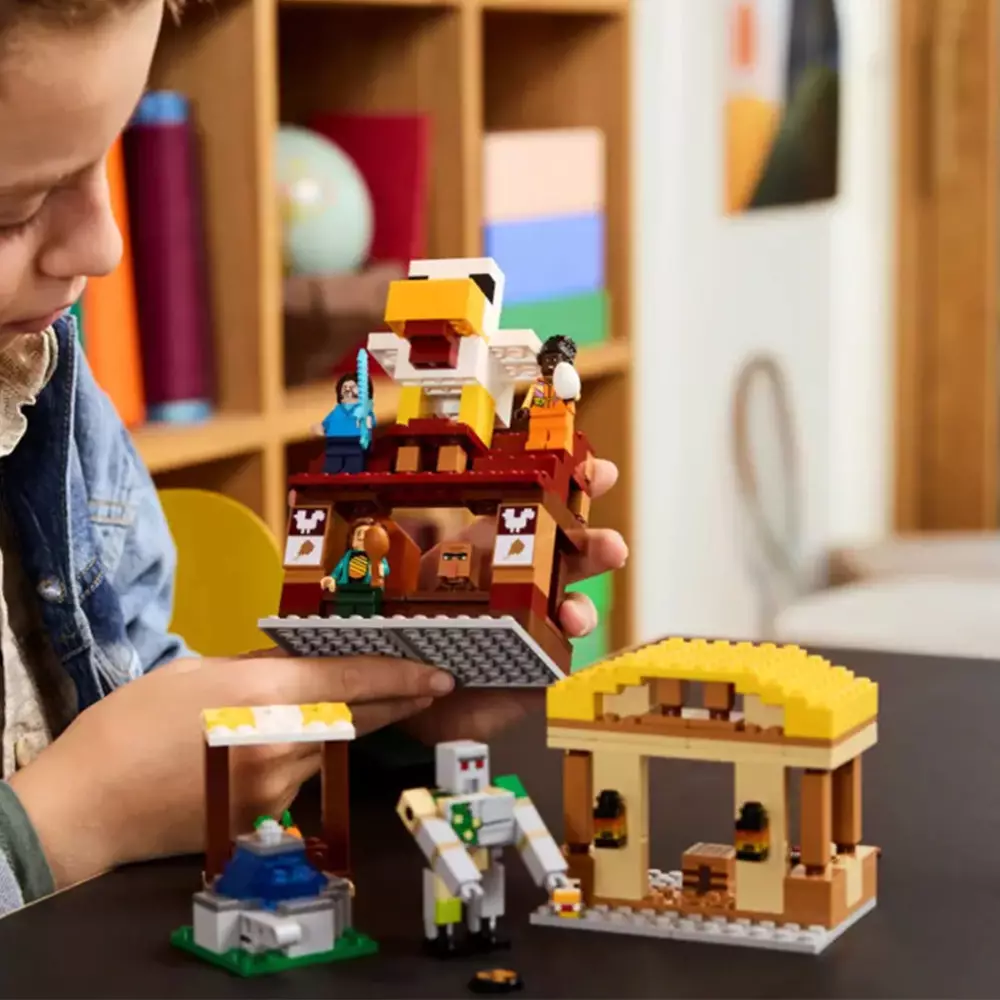 LEGO A MINECRAFT MOVIE THE GHAST BALLOON VILLAGE ATTACK SET 555 PCS 21273 - MIX