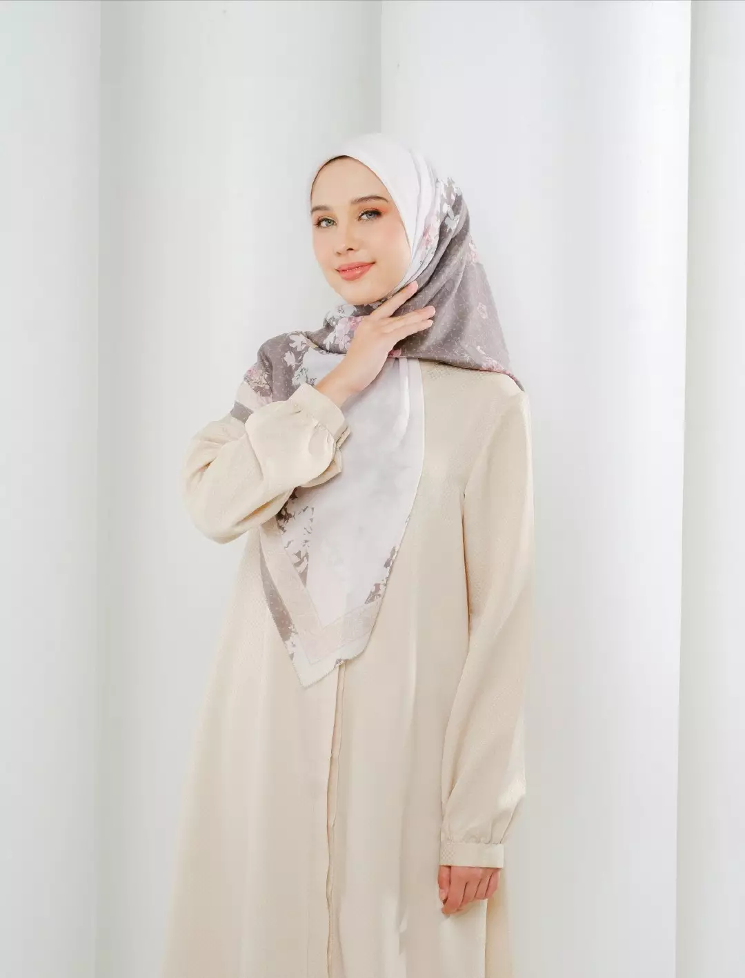 Linzy Printed Scarf Light Grey | Hijab Kerudung Segi Empat Motif