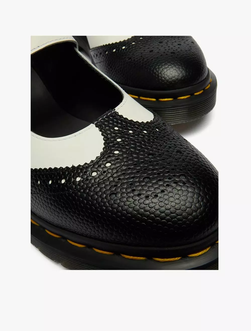 Dr. Martens MJ BW Black+White Atlas Pebble Grain+Smooth