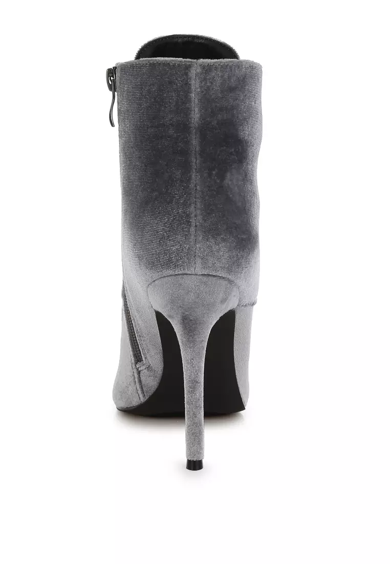Sepatu bot hak tinggi beludru warna abu-abu