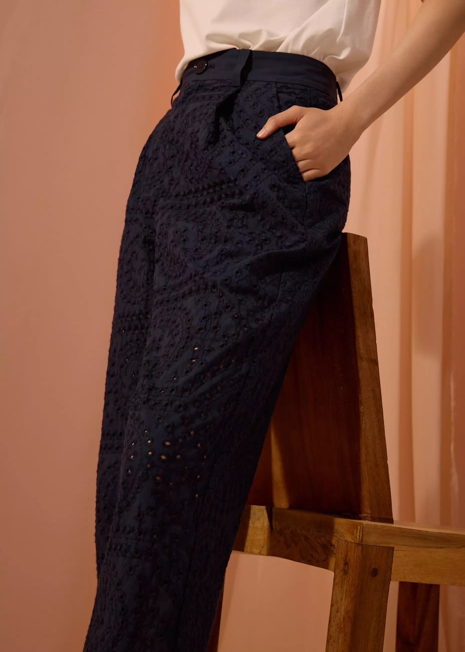 Celana Panjang Wanita - Elastic Peg Leg Pants in Soft Breeze Broderie