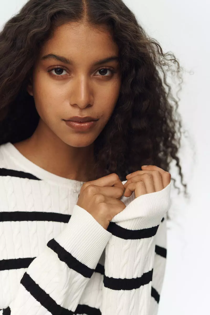 Cable-knit jumper