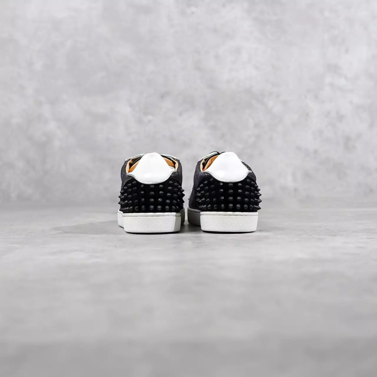 Sepatu CHRISTIAN LOUBOUTIN LOUIS SEAVASTE SPIKE BLACK SILVER SNEAKER 100% ORIGINAL