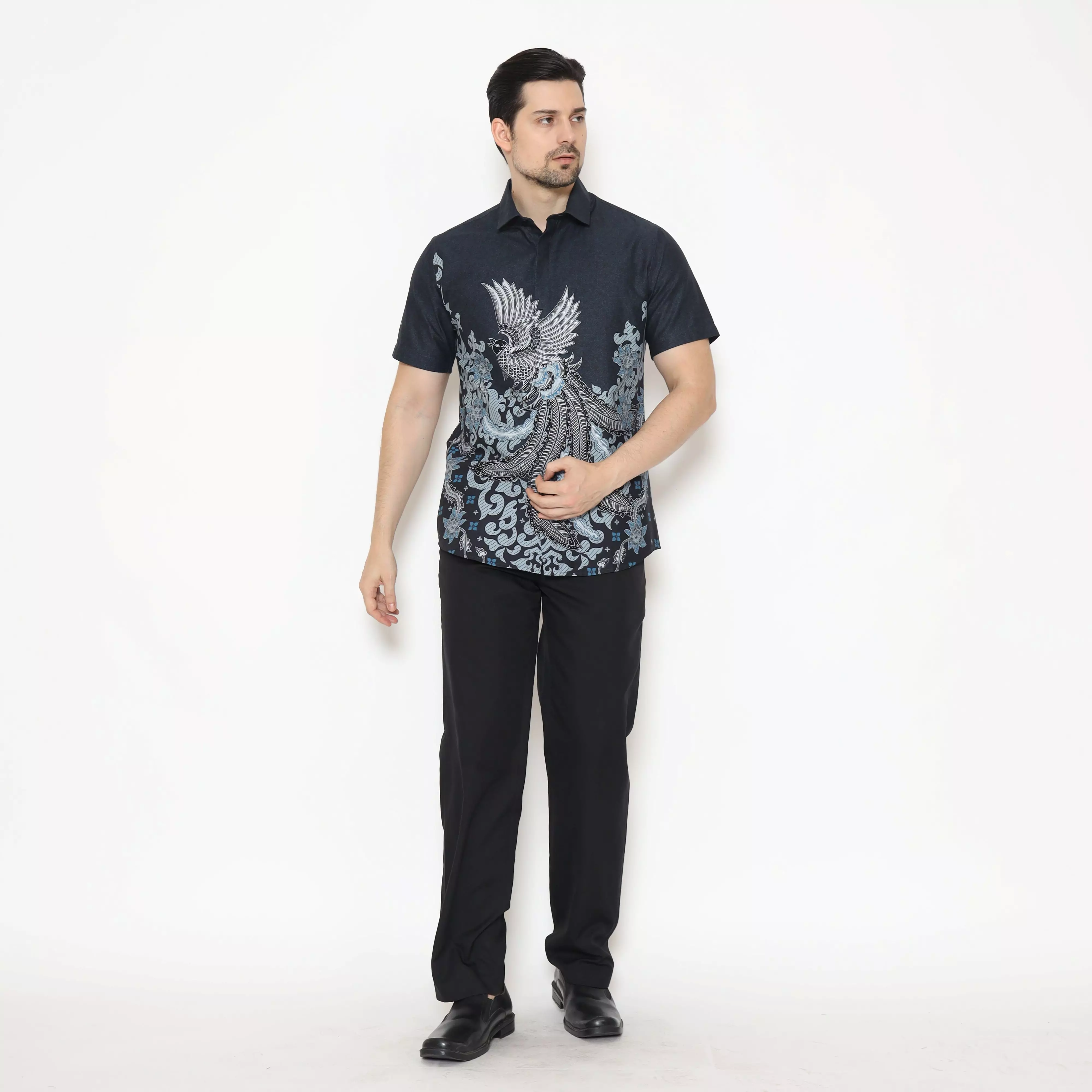 MAGINOT ARDA Batik Pria Slim Fit Lengan Pendek