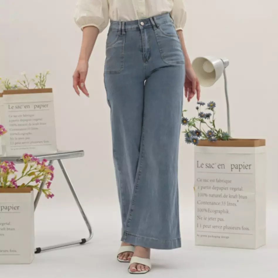Madeline Flare Jeans Highwaist in Light Blue