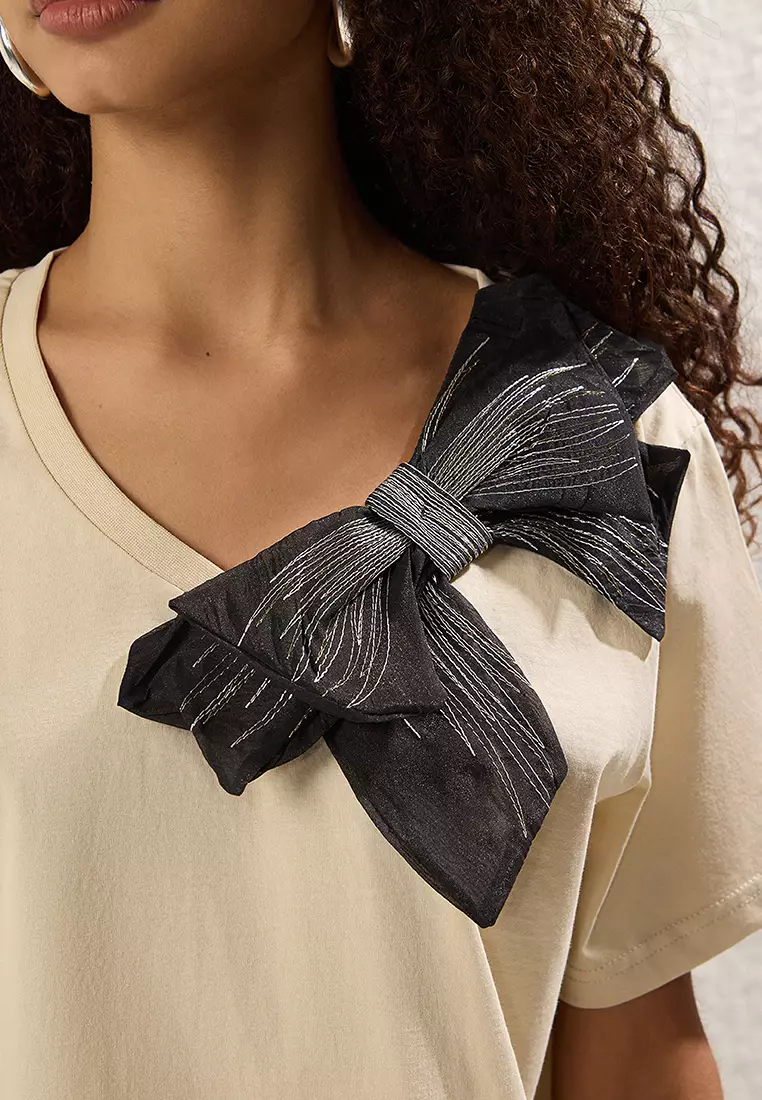 Stone Bow Accessory Detail Oversize/Wide Pattern Knitted T-Shirt TWOSS25TS00044