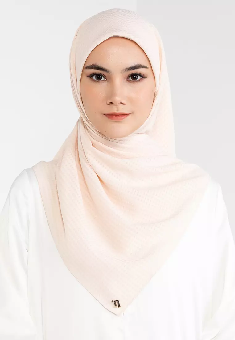 Naelofar scarf 2024