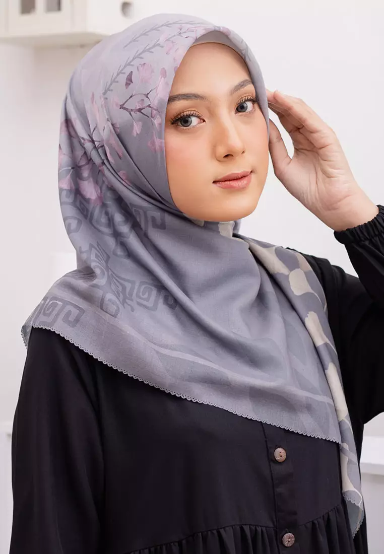 Hijab Scarf Serene Signature Square Voile Scarf Hijab Premium Wanita Soft Grey