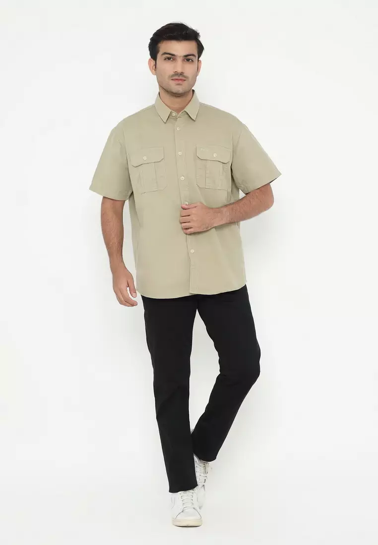 POLICE Kemeja Polos Cotton Kantong Dua Regular Fit Pria