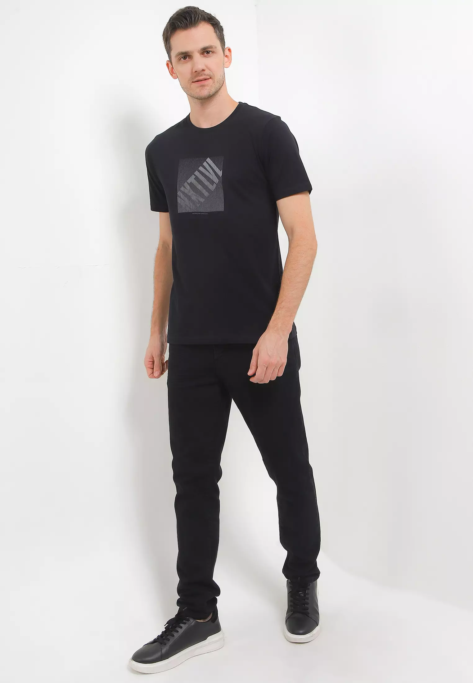 Cressida Slim Fit Graphic T-Shirt L232H - Black