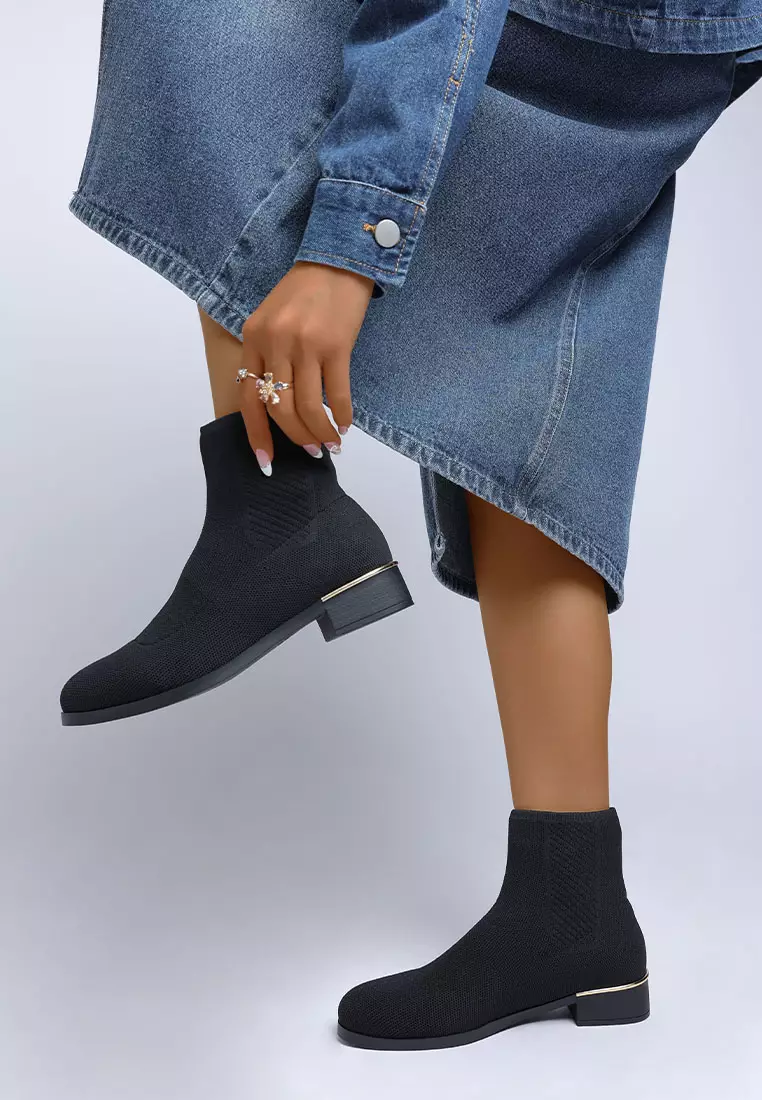 Sepatu Bot Kaus Kaki Rajutan Warna Hitam