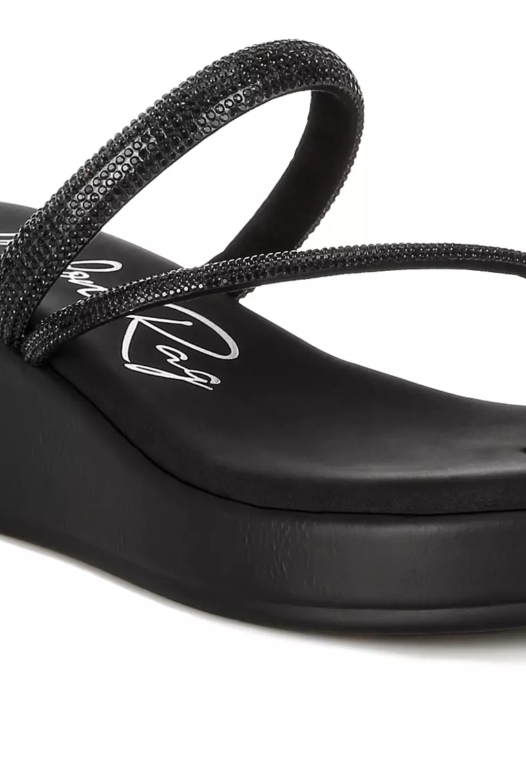 Sandal Slip On Hitam Berhias Berlian Imitasi