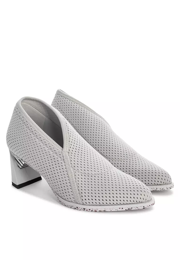 United nude mid fold 2025