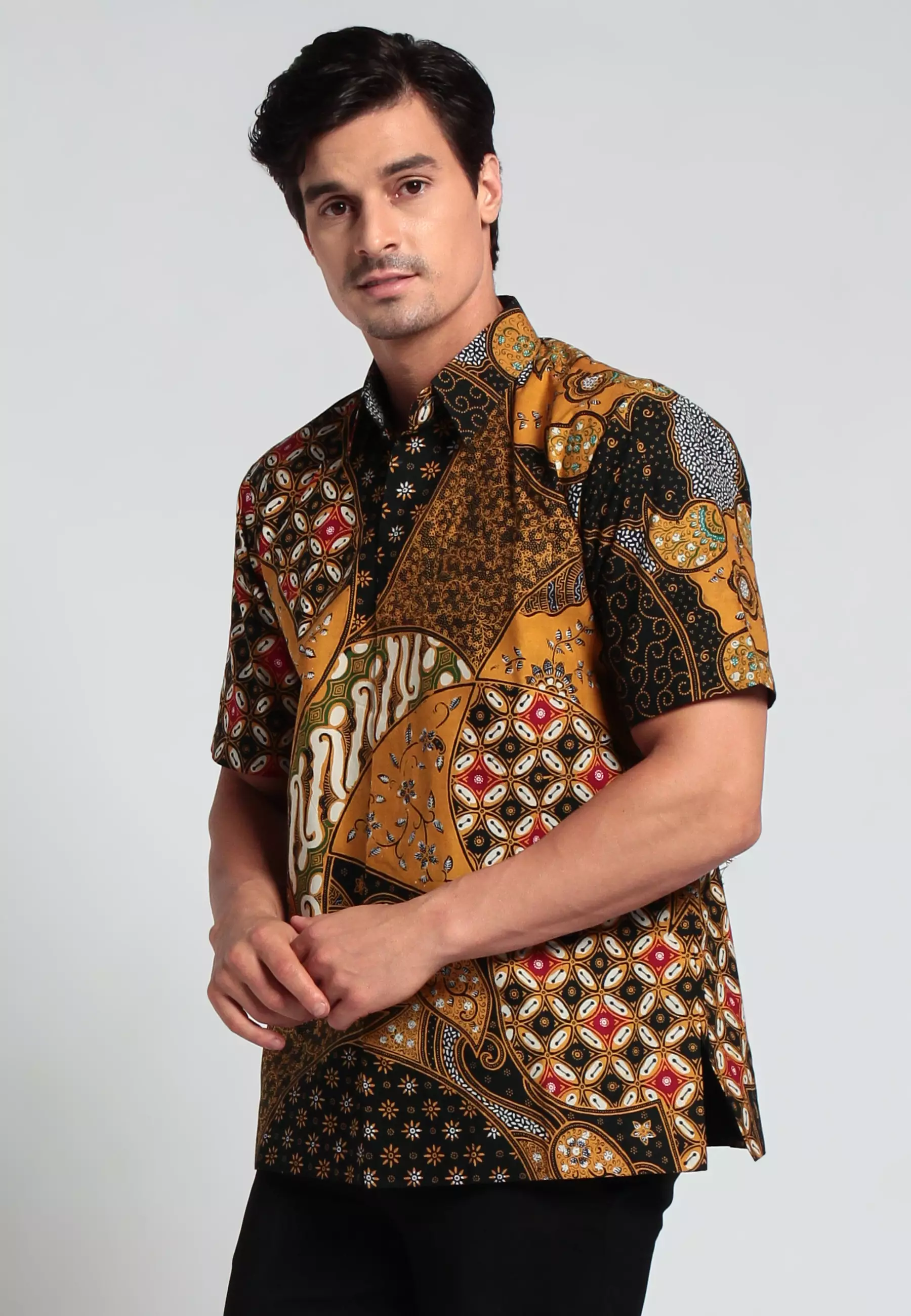 Wisanggeni lengan pendek slimfit