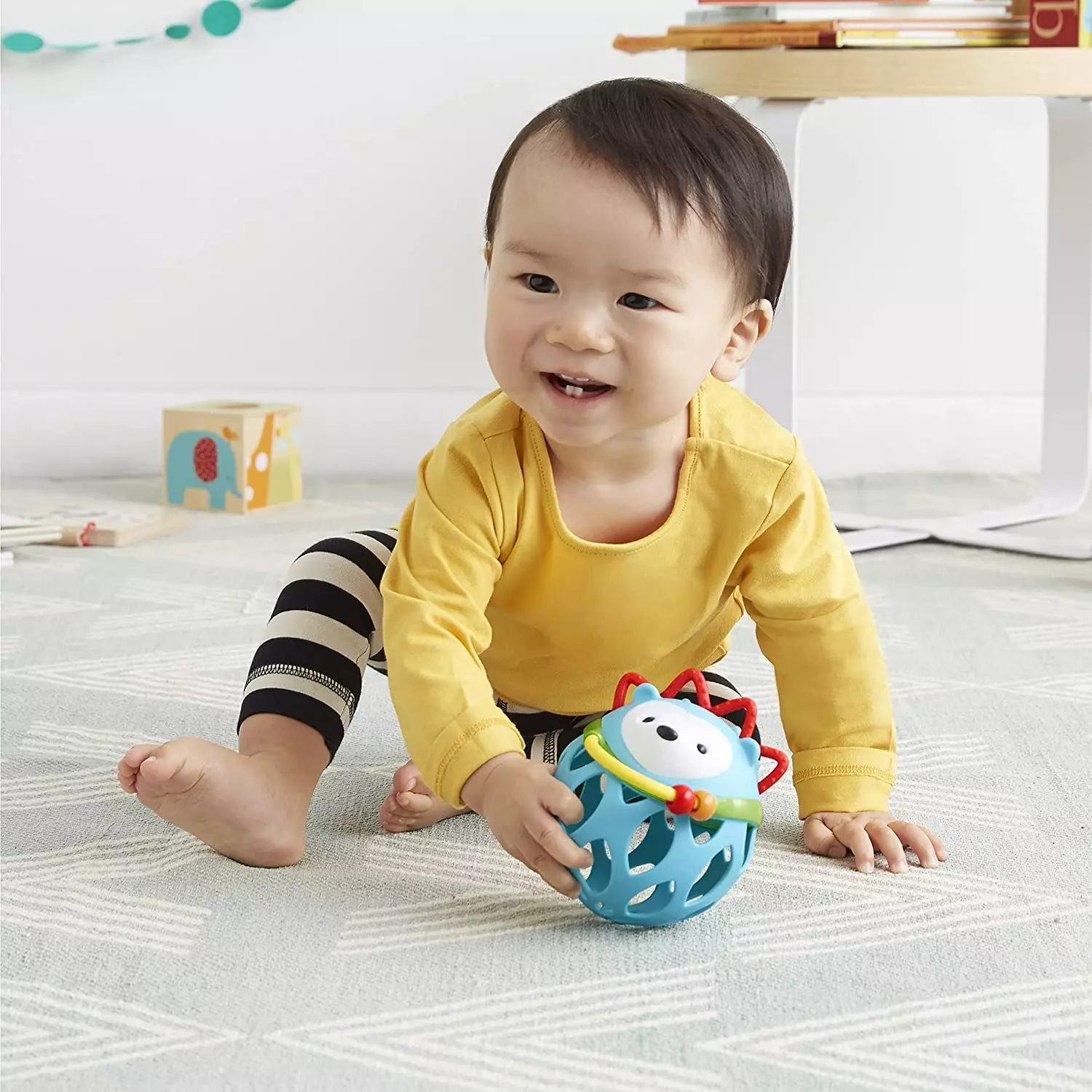 Skip Hop Explore And More Roll Around Rattle Hedgehog - Mainan Bayi