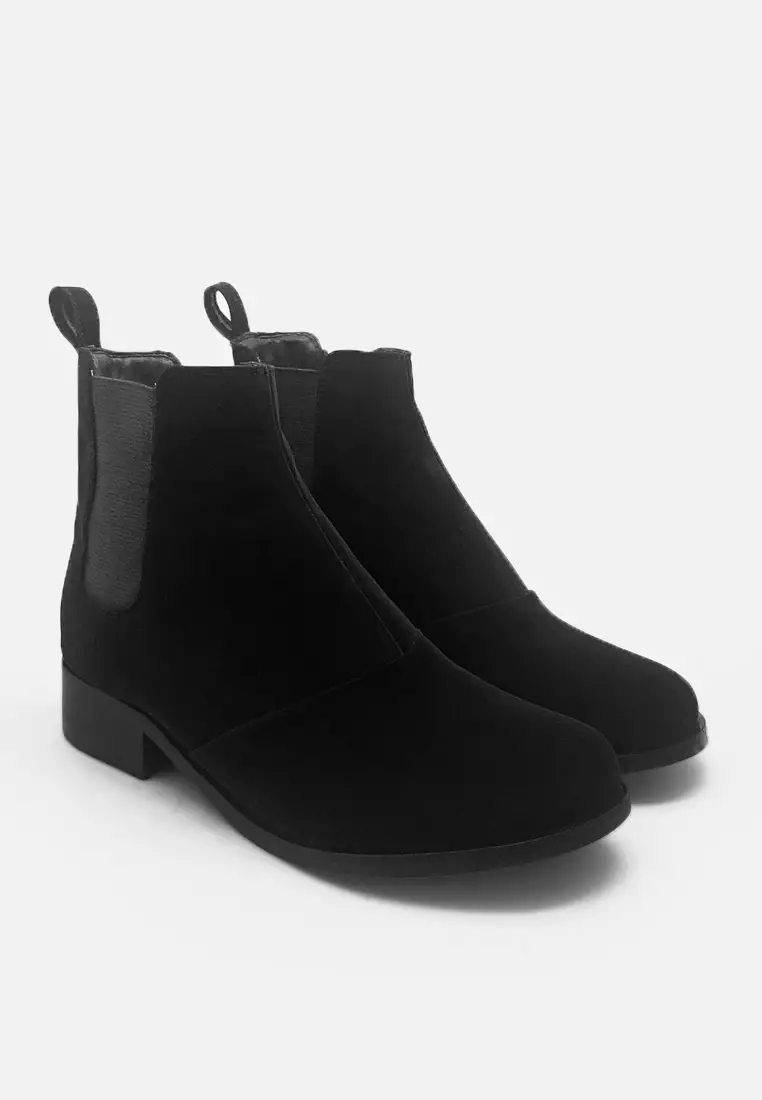 Women Black Chelsea Boots