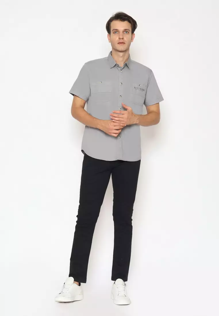 POLICE Kemeja Polos Cotton Twill Kantong Dua Light Grey Regular Fit Pria