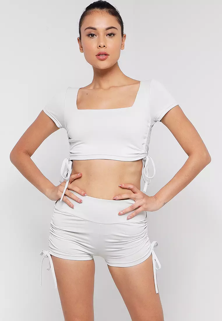 Crop top discount that shows bra