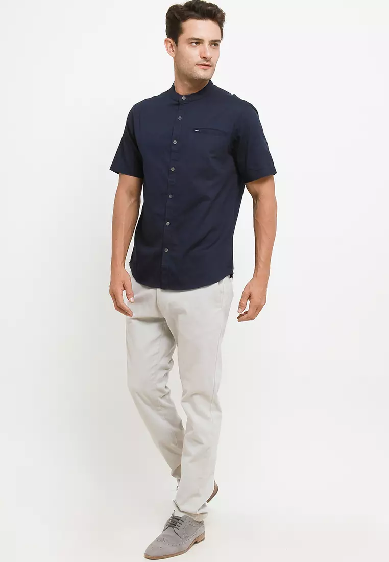 TRIPLE Kemeja Pendek Mandarin Slim Fit (SS MC 415) - Navy