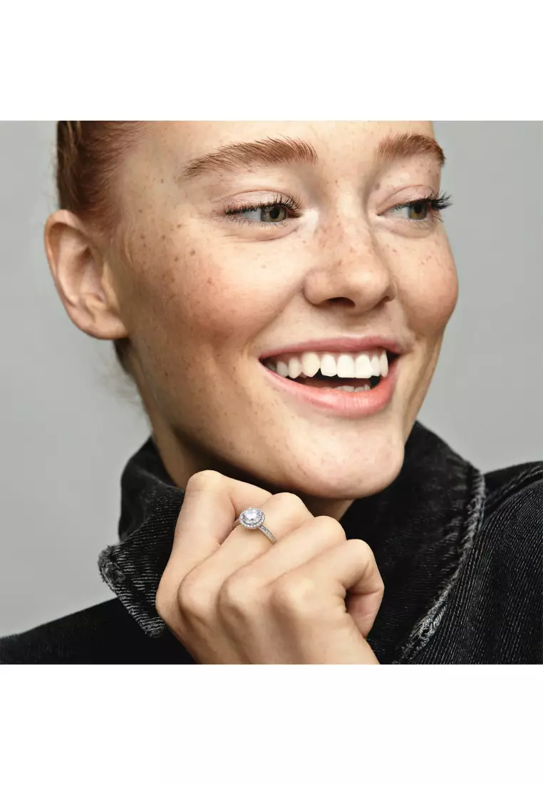 Round Sparkle Halo Ring