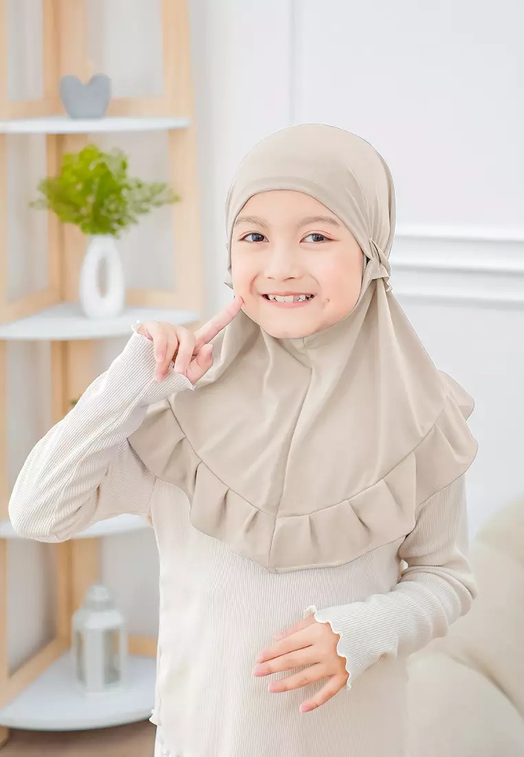 Cotton Bee - Ziva Ruffle Instan | Hijab Instan Anak | Kerudung Jilbab Bergo Tali Anak - Custard Vanilla - M
