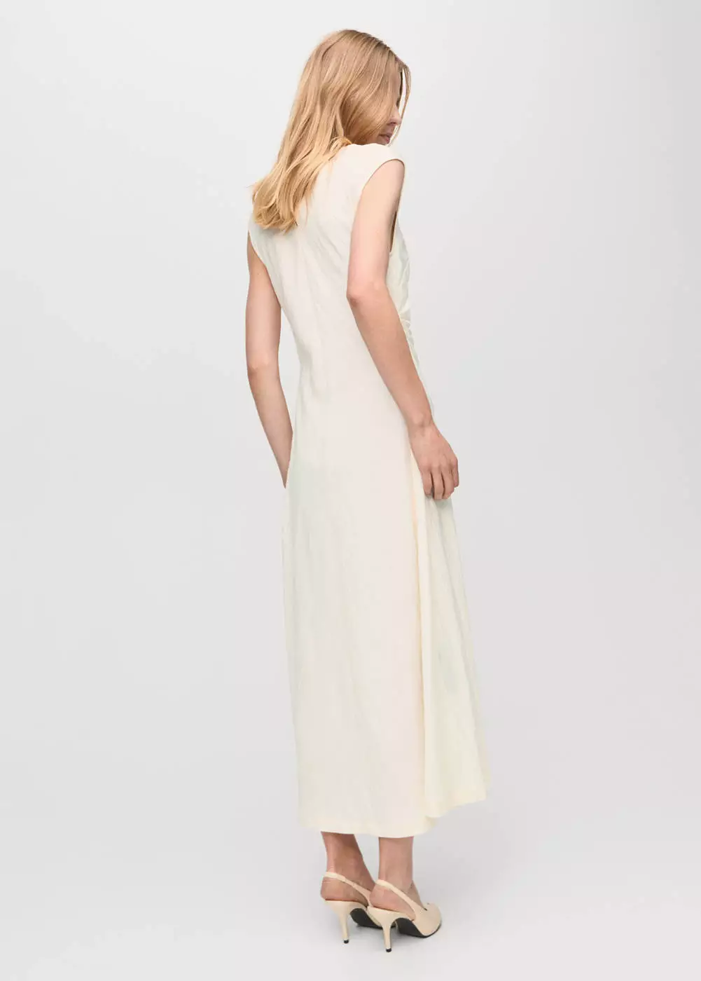 Gaun lyocell dengan lipit di pinggang