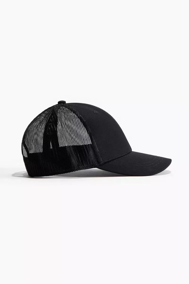 Motif-detail trucker cap